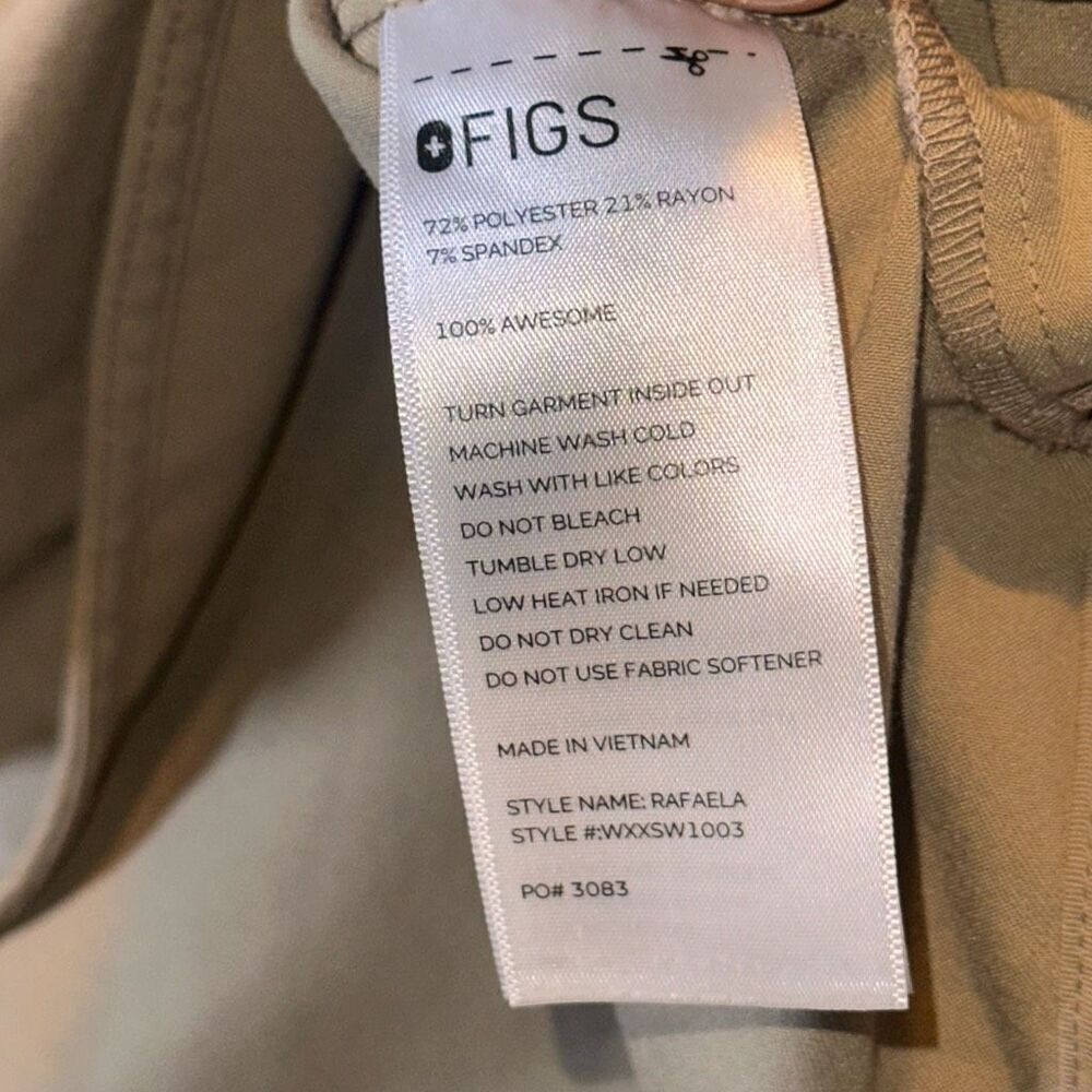 NWOT FIGS Rafela Scrub Top - Picture 4 of 5